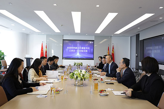 王承杰秘書長(zhǎng)一行赴安理律師事務(wù)所調(diào)研交流-1小.jpg